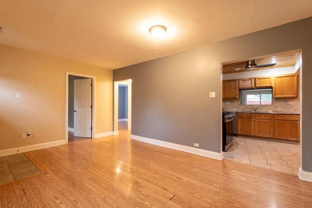 9518 S 89th Avenue, Palos Hills, IL 60465