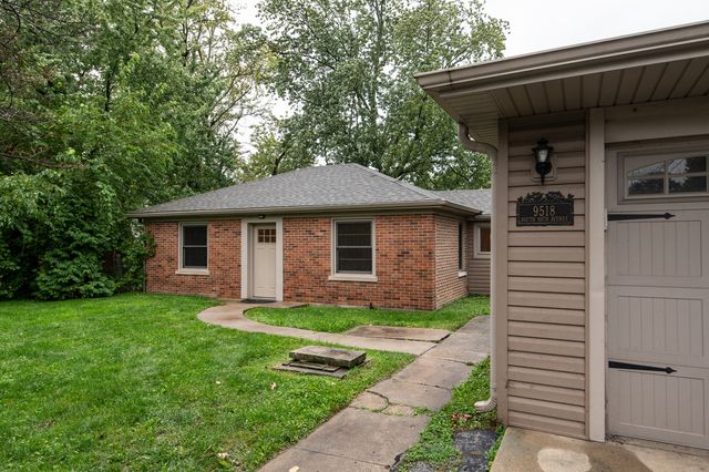 9518 S 89th Avenue, Palos Hills, IL 60465