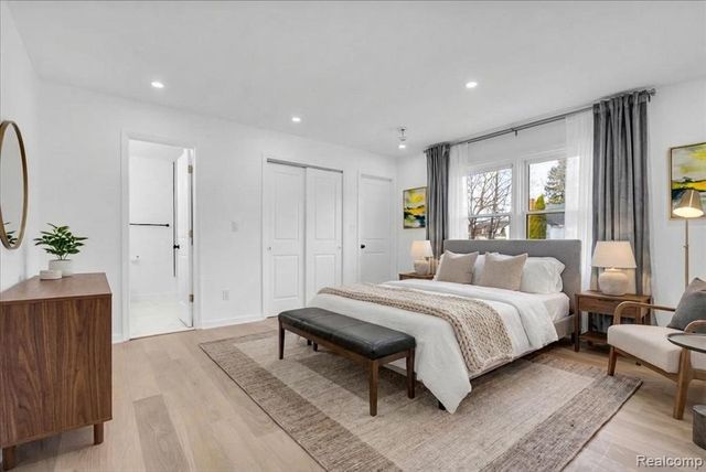 40 Burbank, Ypsilanti, MI 48198