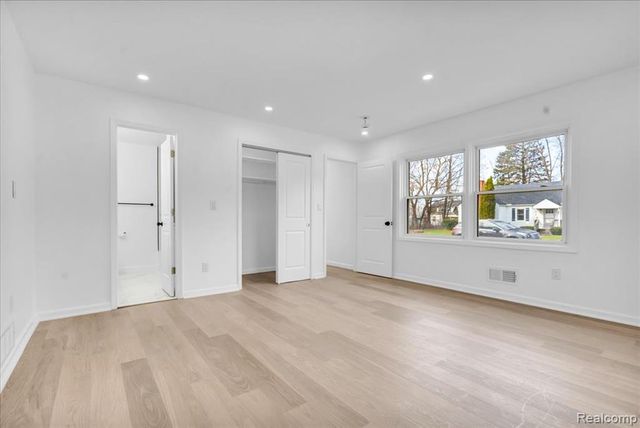 40 Burbank, Ypsilanti, MI 48198