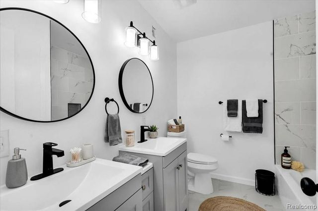 40 Burbank, Ypsilanti, MI 48198