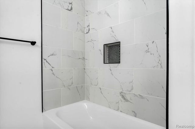 40 Burbank, Ypsilanti, MI 48198