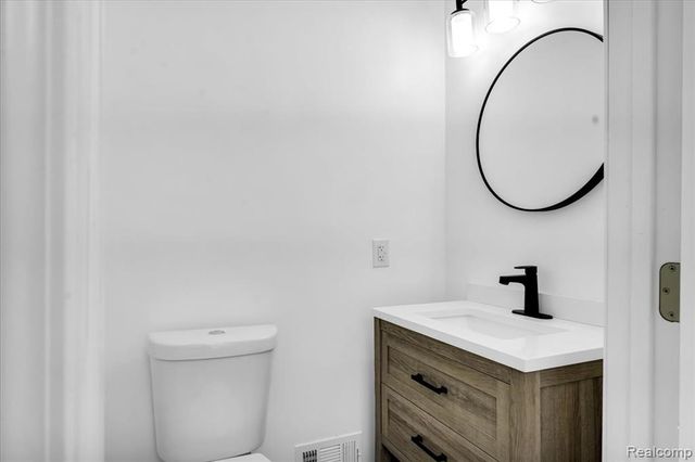 40 Burbank, Ypsilanti, MI 48198