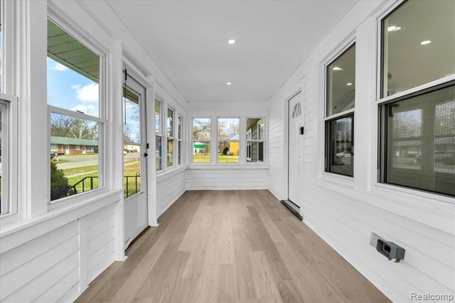 40 Burbank, Ypsilanti, MI 48198