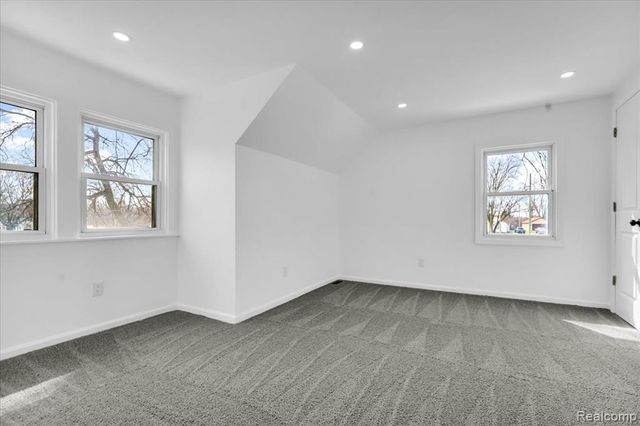 40 Burbank, Ypsilanti, MI 48198