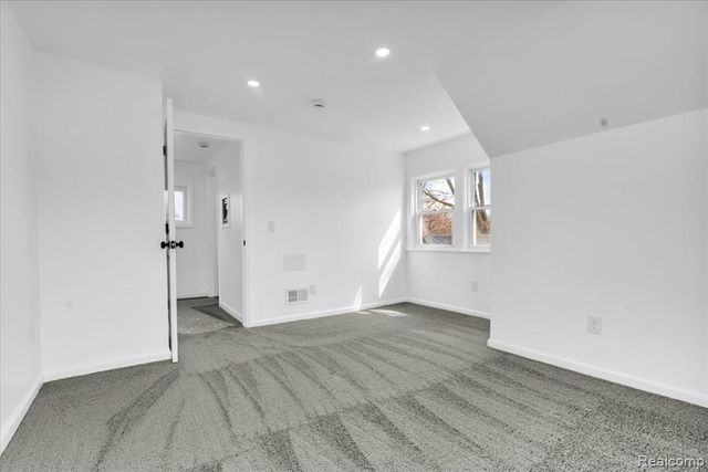 40 Burbank, Ypsilanti, MI 48198