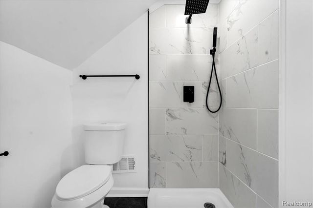 40 Burbank, Ypsilanti, MI 48198