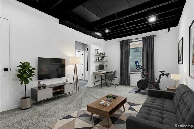 40 Burbank, Ypsilanti, MI 48198