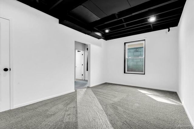 40 Burbank, Ypsilanti, MI 48198