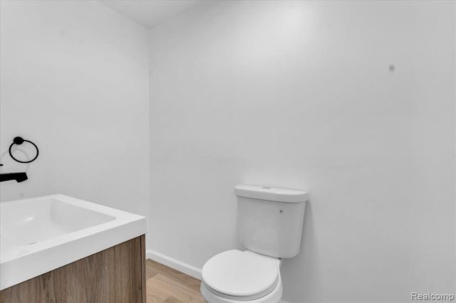 40 Burbank, Ypsilanti, MI 48198