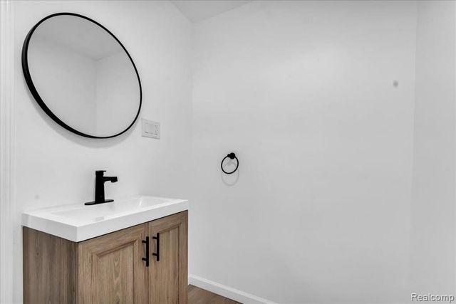 40 Burbank, Ypsilanti, MI 48198