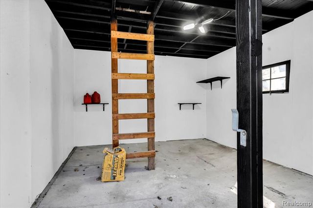 40 Burbank, Ypsilanti, MI 48198