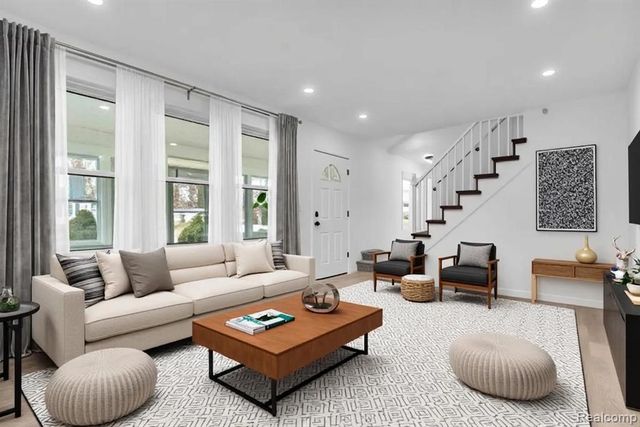 40 Burbank, Ypsilanti, MI 48198