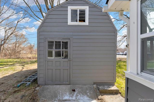 40 Burbank, Ypsilanti, MI 48198