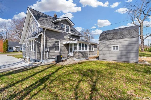 40 Burbank, Ypsilanti, MI 48198