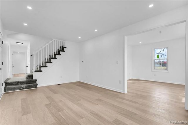 40 Burbank, Ypsilanti, MI 48198