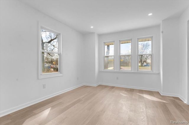 40 Burbank, Ypsilanti, MI 48198