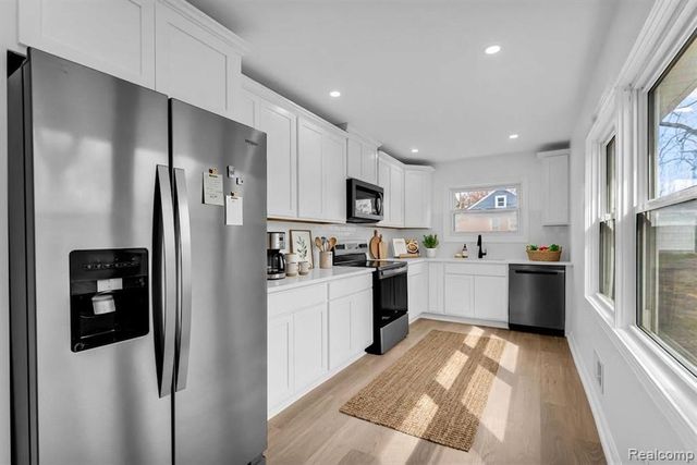 40 Burbank, Ypsilanti, MI 48198