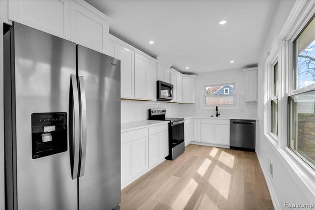 40 Burbank, Ypsilanti, MI 48198