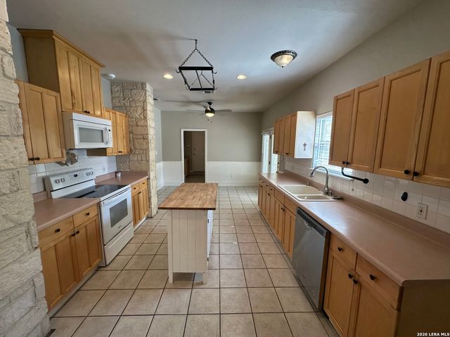 25160 TOUTANT BEAUREGARD RD, San Antonio, TX 78255