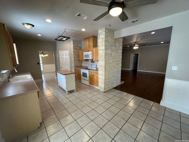 25160 TOUTANT BEAUREGARD RD, San Antonio, TX 78255