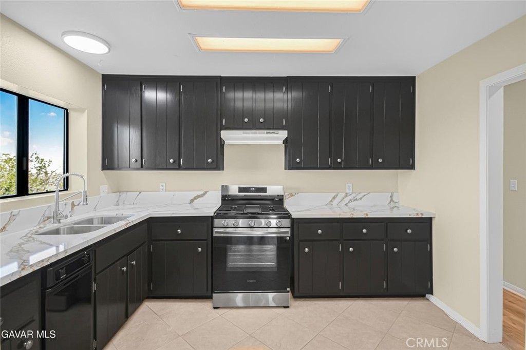 Image 11 of property listing at 31720 96th Street East, Littlerock, CA 93543