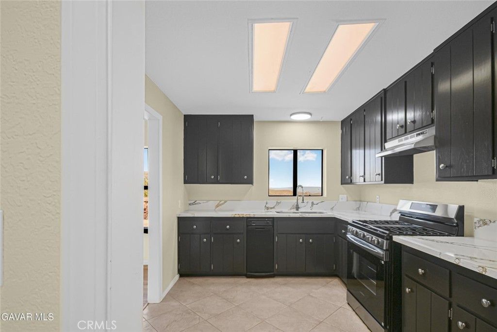 Image 13 of property listing at 31720 96th Street East, Littlerock, CA 93543