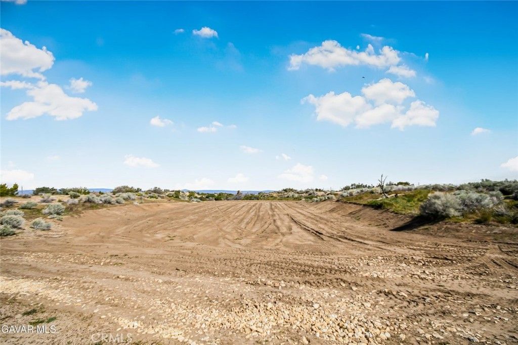 Image 36 of property listing at 31720 96th Street East, Littlerock, CA 93543