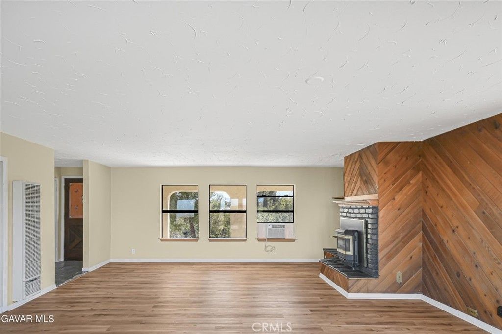 Image 7 of property listing at 31720 96th Street East, Littlerock, CA 93543