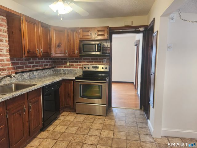 72 Waverly Park Road, Branford, CT 06405