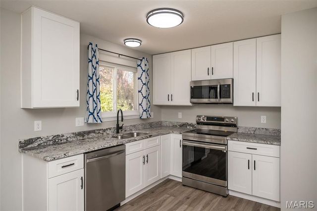 1304 Kew Gardens Drive, Florissant, MO 63031