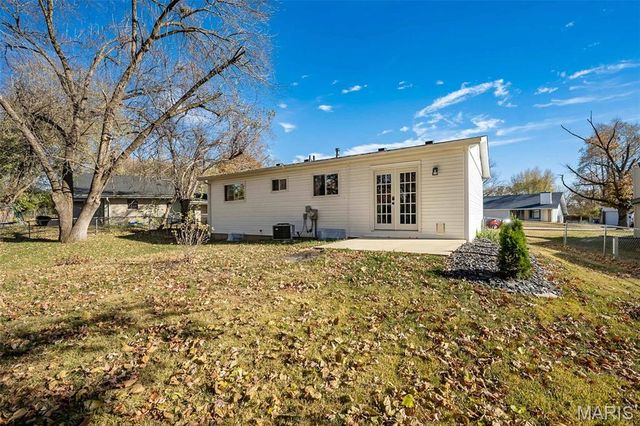 1304 Kew Gardens Drive, Florissant, MO 63031