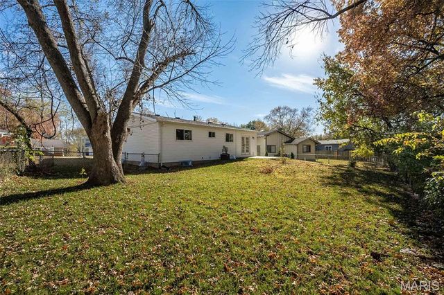 1304 Kew Gardens Drive, Florissant, MO 63031