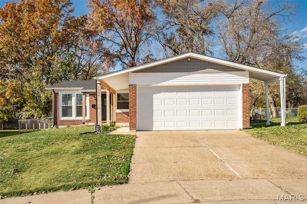 1304 Kew Gardens Drive, Florissant, MO 63031
