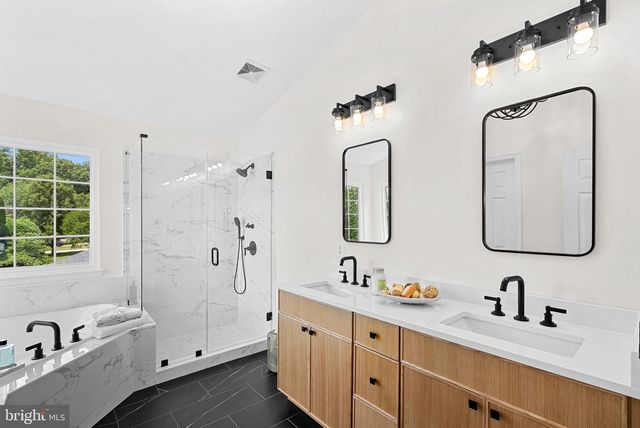 21457 CHICKACOAN TRAIL DR, Broadlands, VA 20148