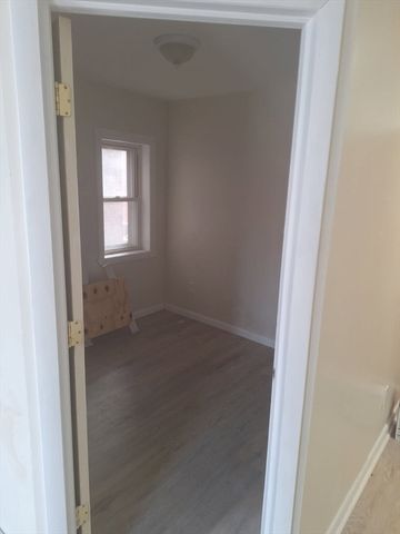38 Byers St, Springfield, MA 01105