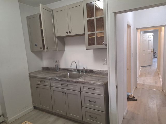 38 Byers St, Springfield, MA 01105