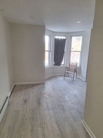 38 Byers St, Springfield, MA 01105