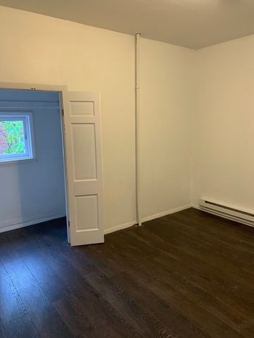 38 Byers St, Springfield, MA 01105