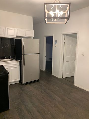 38 Byers St, Springfield, MA 01105