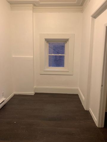 38 Byers St, Springfield, MA 01105