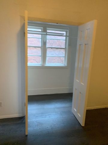38 Byers St, Springfield, MA 01105