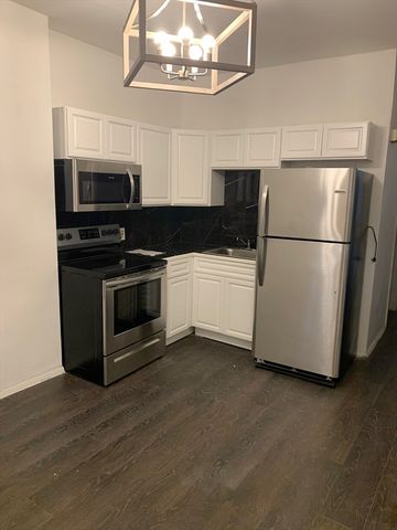 38 Byers St, Springfield, MA 01105