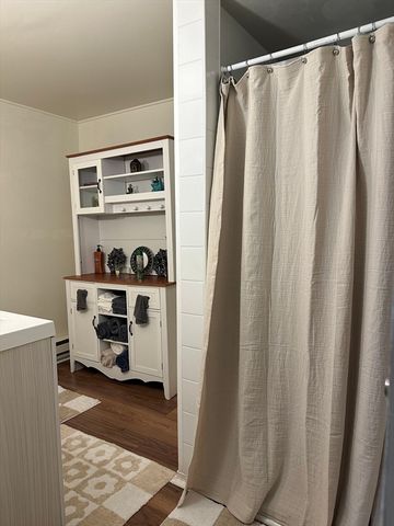 38 Byers St, Springfield, MA 01105