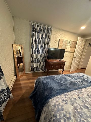 38 Byers St, Springfield, MA 01105