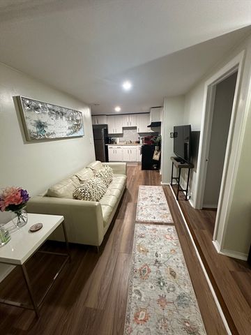 38 Byers St, Springfield, MA 01105