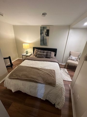 38 Byers St, Springfield, MA 01105
