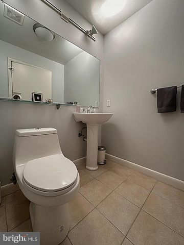 400 Massachusetts Ave NW Apt 1214, Washington, DC 20001