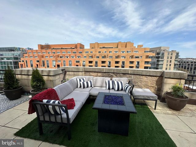 400 Massachusetts Ave NW Apt 1214, Washington, DC 20001