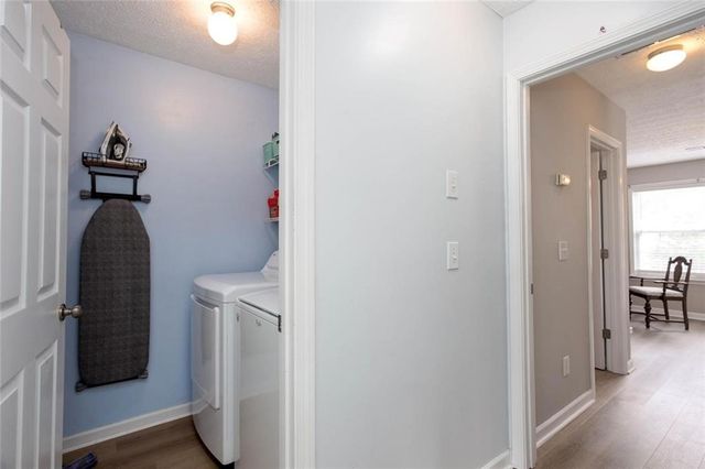 126 W Oaks Pl, Woodstock, GA 30188